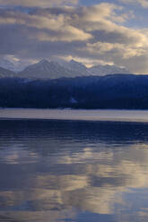 Deutschland, Bayern, Walchensee im Winter - LBF03394