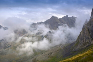 Nebelschwaden über dem Col du Tourmalet-Pass, Frankreich - LBF03402