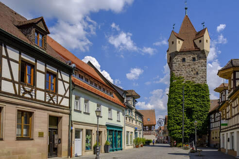Germany, Bavaria, Herzogenaurach,Town architecture with Fehnturm tower - LBF03424