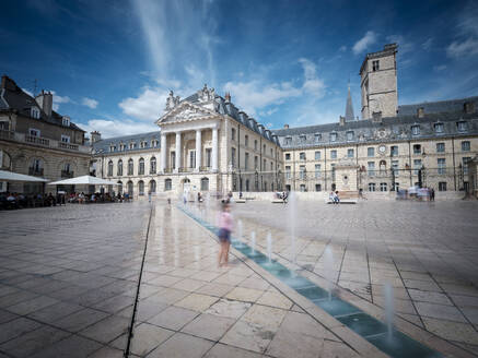 Frankreich, Cote-dOr, Dijon, Stadtplatz vor dem Palast der Herzöge und Stände von Burgund - HAMF00868