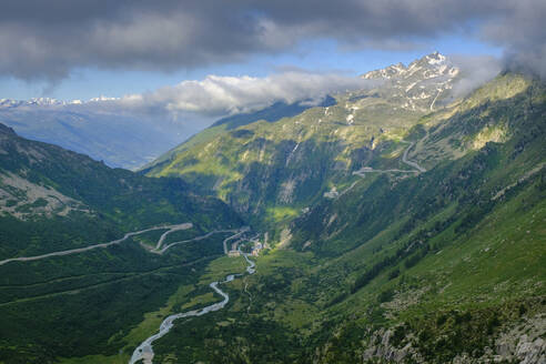 Schweiz, Wallis, Ulrichen, Furkapass an einem bewölkten Sommertag - LBF03441