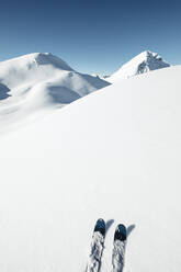 Skier auf Schnee an der Namloser Wetterspitze, Lechtaler Alpen, Tirol, Österreich - WFF00506