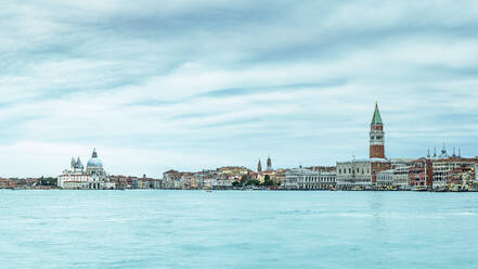 Italien, Venetien, Venedig, Panoramablick auf das Gebiet der Punta della Dogana - HAMF00873