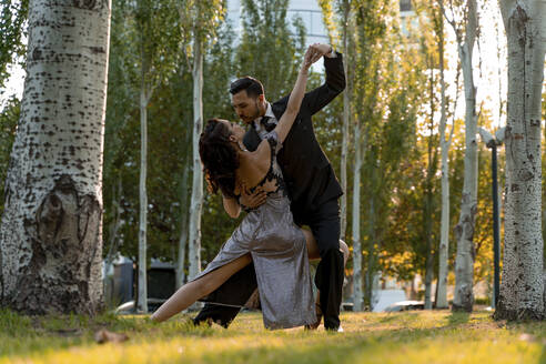 Male and female Tango dancers doing rehearsal in public park during summer - SPCF01249