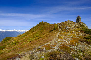 Italien, Fußweg zum braunen Berggipfel in den Dolomiten - LBF03457