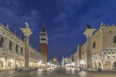 Dawn on the waterfront near Piazza San Marco, Campanile and Doge's palace - MINF15925