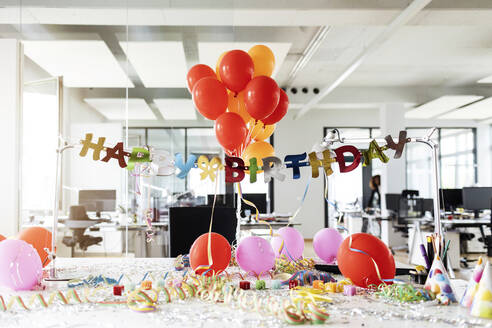 Birthday decoration in office - PESF02724