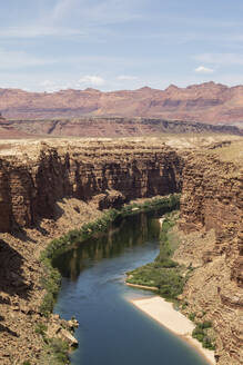 Blick auf den Colorado River von der Glen Canyon Dam Bridge am Highway 89, Arizona, Vereinigte Staaten von Amerika, Nordamerika - RHPLF19354