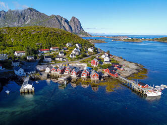 Luftaufnahme von Reine und Reinefjord, Lofoten, Nordland, Norwegen, Skandinavien, Europa - RHPLF19385