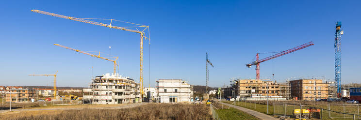 Deutschland, Baden Württemberg, Sindelfingen, Baustelle mit Kränen - WDF06546