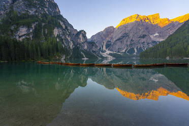 Beautiful view of Croda del Becco mountain by Pragser Wildsee lake at Dolomites, Alto Adige, Italy - LOMF01254