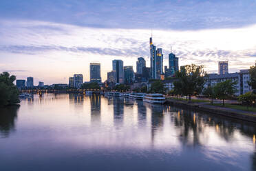 Germany, Hesse, Frankfurt, Bank of river Main and Mainhattan skyline at sunset - TAMF02914