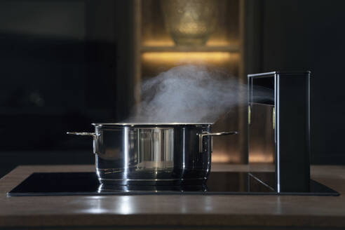 Steam over saucepan on stove in kitchen - RNF01299