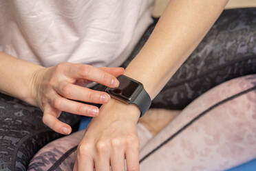 Woman using smart watch at home - VPIF03834