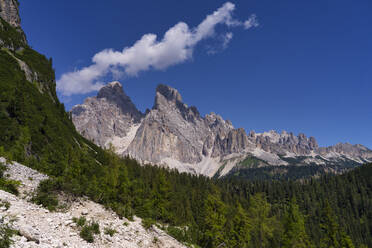Italy, Dolomites, Veneto, Tre Croci Pass, Mount Cristallo seen from trail to Lake Sorapis in summer - LOMF01261