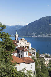 Schweiz, Tessin, Locarno, Wallfahrtskirche Madonna del Sasso über dem Lago Maggiore - GWF06929