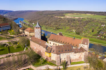 Deutschland, Bayern, Rothenfels, Blick aus dem Hubschrauber auf die Burg Rothenfels - AMF09134