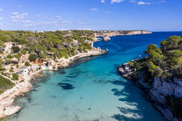 Spanien, Balearische Inseln, Cala Santanyi, Luftaufnahme der Bucht Cala Llombards auf Mallorca - AMF09141