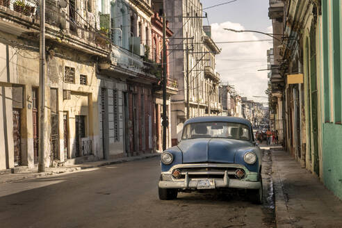 Vintage car parked by residential building in old city - RNF01314