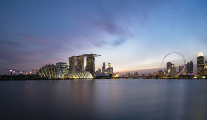 Singapore, Long exposure of Marina Bay at dusk with Marina Bay Sands hotel and Singapore Flyer in background - AHF00345