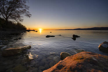 Idyllic sunset over Lake Trasimeno, Umbria, Italy - LOMF01284