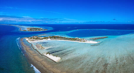 Malediven, Kaafu-Atoll, Viligilimathidhahuraa-Insel und Thulusdhoo-Insel im tropischen blauen Meer - KNTF06212