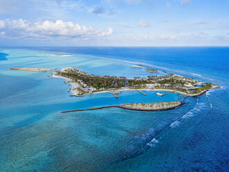 Malediven, Kaafu-Atoll, Viligilimathidhahuraa-Insel und Thulusdhoo-Insel im tropischen blauen Meer - KNTF06217