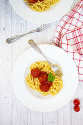 Teller mit Spaghetti und vegetarischen Hackfleischbällchen - LVF09135