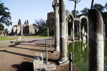 View of the grand thermal baths, Villa Adriana (Hadrian's Villa), UNESCO World Heritage Site, Tivoli, Lazio, Italy, Europe - RHPLF19513