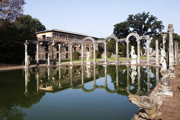 Das Krokodil im Kanopusbecken, Villa Adriana (Hadrians Villa), UNESCO-Weltkulturerbe, Tivoli, Latium, Italien, Europa - RHPLF19514