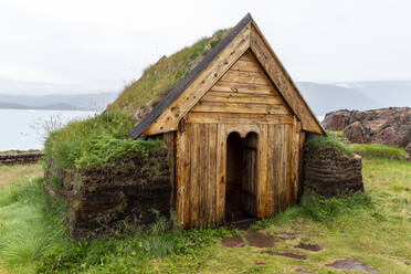 Nordische Kapelle bei der Rekonstruktion der nordischen Siedlung von Erik dem Roten in Brattahlid, Südwestgrönland, Polarregionen - RHPLF19541