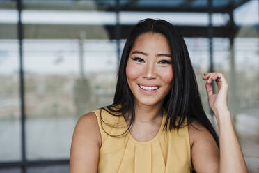 Smiling businesswoman at office cafeteria - EBBF03362