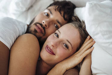 Beautiful woman with boyfriend lying on bed - JOSEF04053
