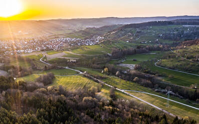 Deutschland, Baden Württemberg, Wieslauftal, Ländliche Herbstlandschaft bei Sonnenaufgang - STSF02924