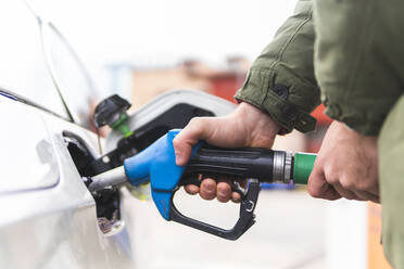 Man refueling car at gas station - JAQF00500