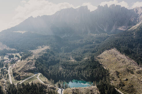 Karersee am Dolomitengebirge in Südtirol, Italien - MJRF00392