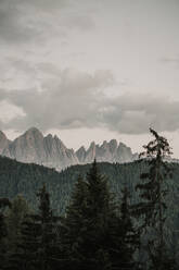 Bergketten in den Dolomiten in Südtirol, Italien - MJRF00399