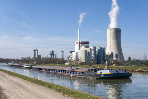 Deutschland, Nordrhein-Westfalen, Lünen, Kohlekraftwerk über dem Datteln-Hamm-Kanal - WIF04404