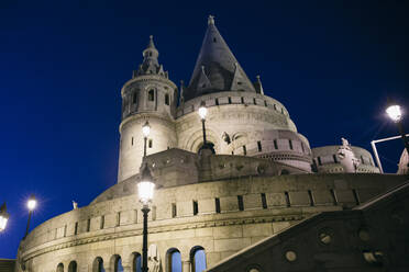 Fischerbastei bei Sonnenuntergang, Budapest, Ungarn - ABZF03574