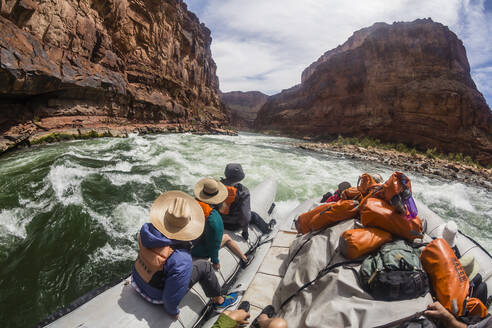 Stromschnellenfahrt in einem Floß auf dem Colorado River, Grand-Canyon-Nationalpark, UNESCO-Welterbe, Arizona, Vereinigte Staaten von Amerika, Nordamerika - RHPLF19613