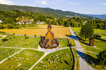 Luftaufnahme der Heddal Stabkirche, Notodden, Vestfold og Telemark, Norwegen, Skandinavien, Europa - RHPLF19641