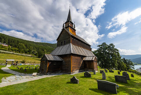 Kaupanger Stabkirche, Kaupanger, Vestland, Norwegen, Skandinavien, Europa - RHPLF19642