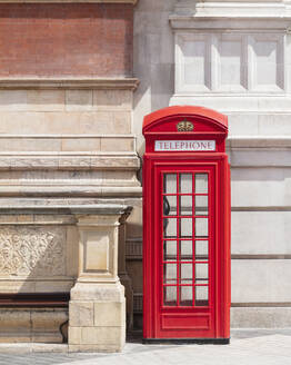Red telephone booth - AHF00366