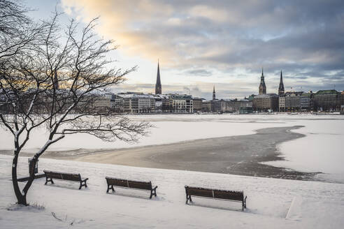 Germany, Hamburg, Frozen Binnenalster lake in winter - KEBF01884