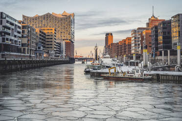 Germany, Hamburg, Ice chunks in waters of Sandtorhafen in winter - KEBF01888