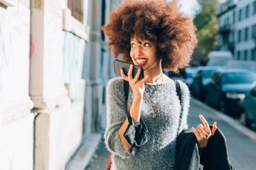 Young woman outdoors, on phone call - ISF24455