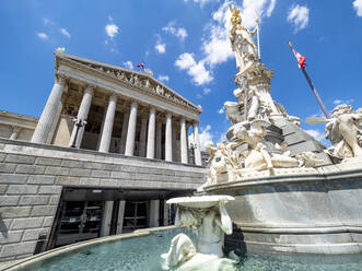 Österreich, Wien, Pallas-Athena-Brunnen vor dem österreichischen Parlamentsgebäude - AMF09152