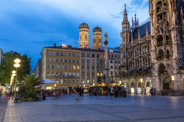 People on footpath at Munich, Bavaria, Germany - TAMF02950