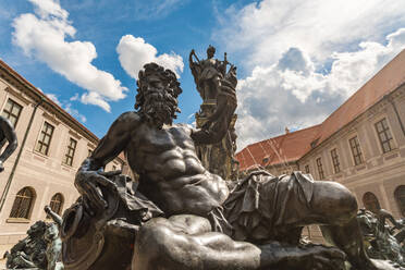 Statuen am Wittelsbacher Brunnen bei Antiquarium in Deutschland - TAMF02968