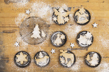 Fresh homemade Christmas cookies lying on wooden surface - GWF06994
